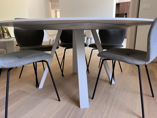 Table de salle à manger complète avec chaises assorties en excellent état !