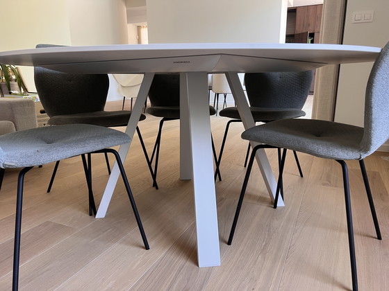 Image 1 of Table de salle à manger complète avec chaises assorties en excellent état !