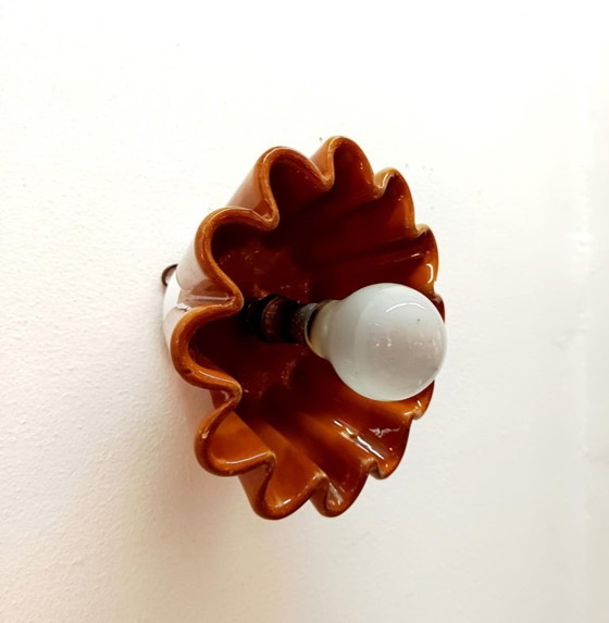 Image 1 of Applique moule à gâteaux ancien en poterie 