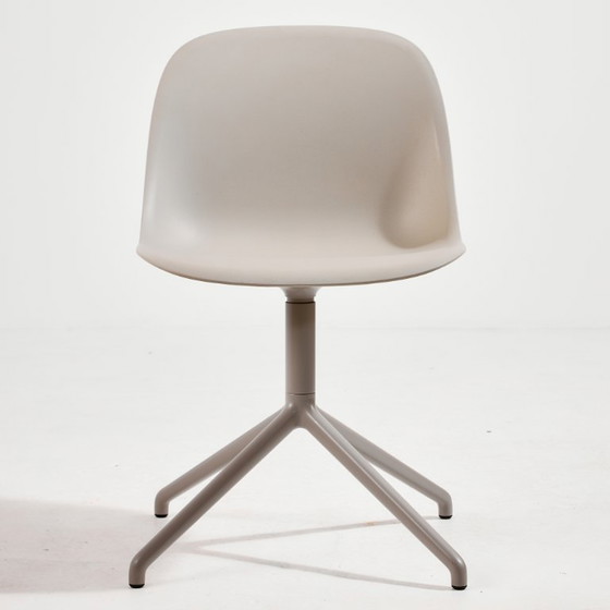 Image 1 of MK10515 Silla lateral de fibra de Iskos-Berlin para Muuto