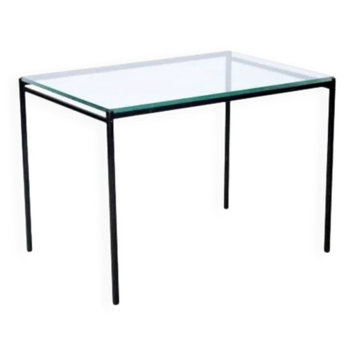 Mesa auxiliar minimalista negra de metal con tapa de cristal, años 60