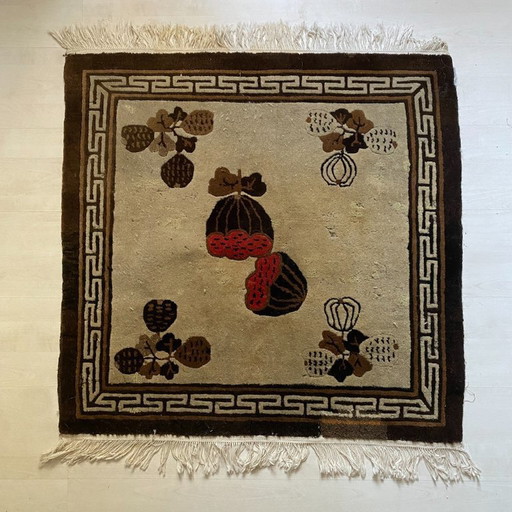 Antique Chinese rug, 20th century, 87 x 87 cm