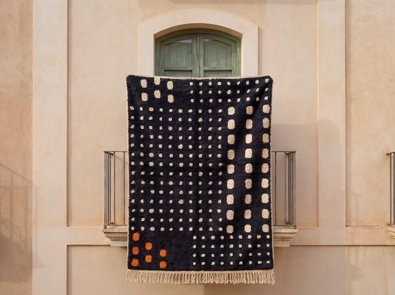 Image 1 of Tapis berbère en laine pure traditionnelle 2/3 m