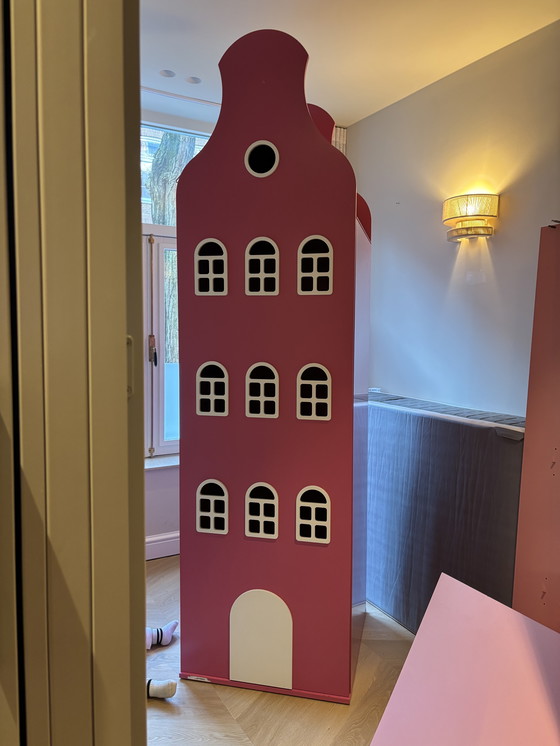 Image 1 of Armoire pour enfants Kastvaneenhuis, horloge rose fuchsia, pignon