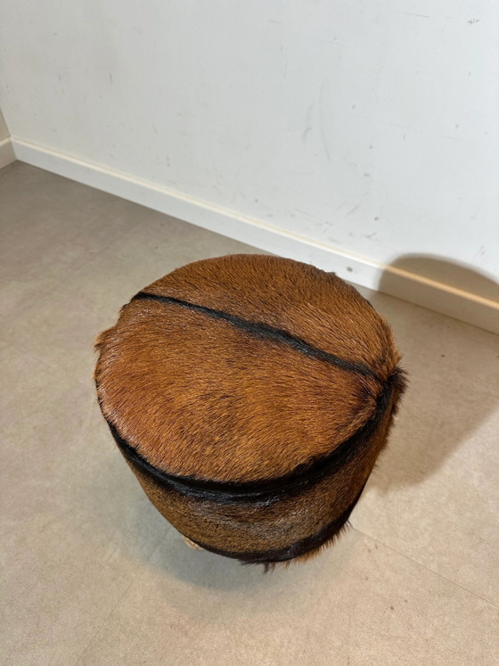 Vintage kruk met koeienhuid – Klapstoelen (photo 2 of 4)