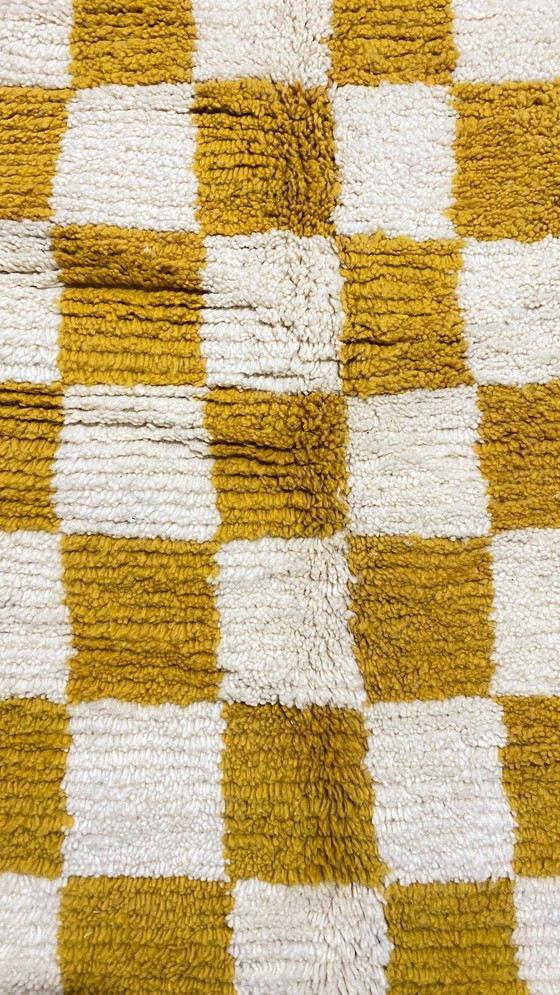 Image 1 of Handgemaakt Berber Tapijt – Modern Schaakpatroon (250x150 cm)