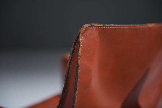 Image 1 of Splendida e antica sedia da pranzo in pelle Cab 414 di Mario Bellini per CASSINA Italia