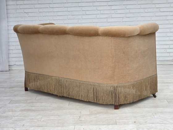 Image 1 of Deense tweezitsbank uit de jaren 50, bekleed met meubelvelours en voorzien van teakhouten poten.