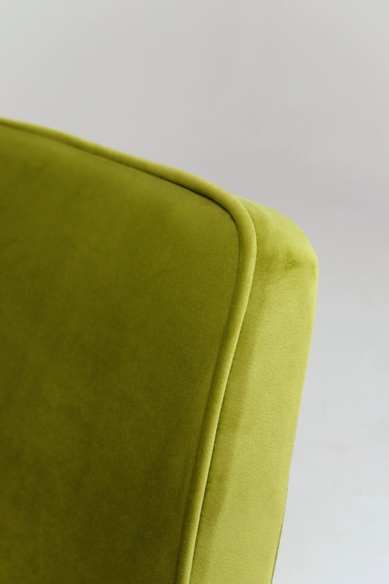 Image 1 of Vintage loungestoel, perengroen fluweel, natuurlijk geolied hout.