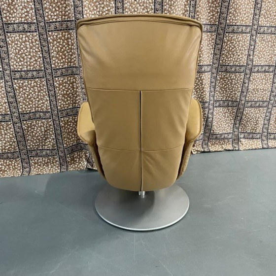 Image 1 of Poltrona reclinabile in pelle color ocra