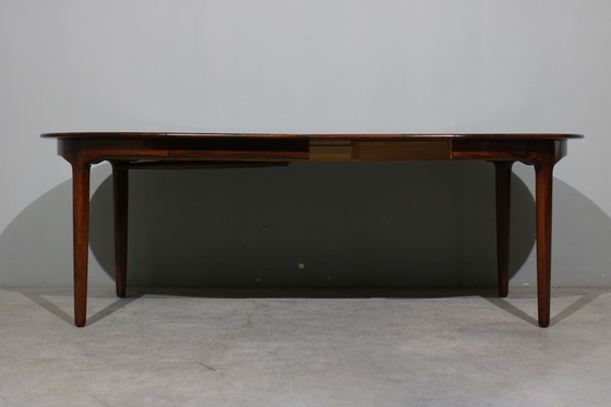 Image 1 of Table de salle à manger extensible en bois de rose par Henning Kjaernulf