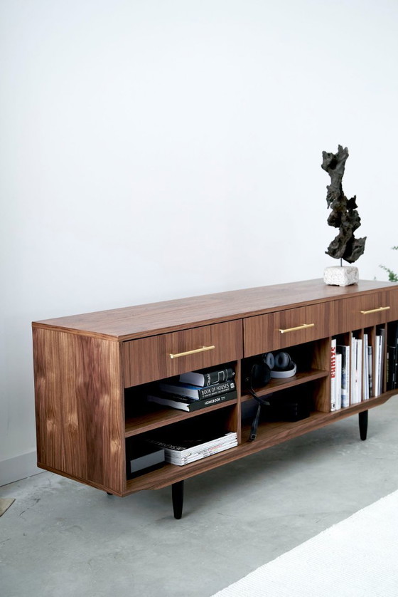 Image 1 of Cómoda giratoria de nogal O-S07 con tres cajones