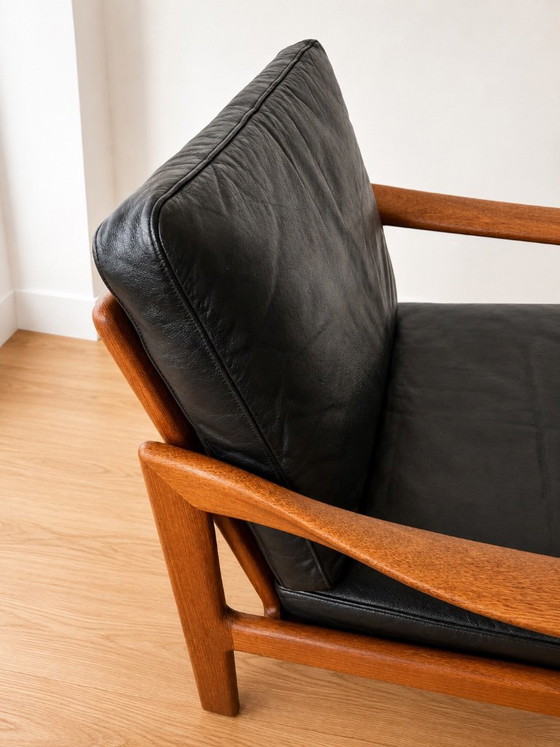 VINTAGE DANISH ILLUM WIKKELSØ TEAK LOUNGE CHAIR MODEL 20 – Armchairs, Leather (photo 8 of 12)