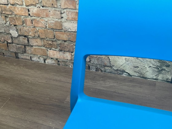 Vitra Tip Ton – Blue plastic | Barber & Osgerby – Dining chairs (photo 10 of 16)