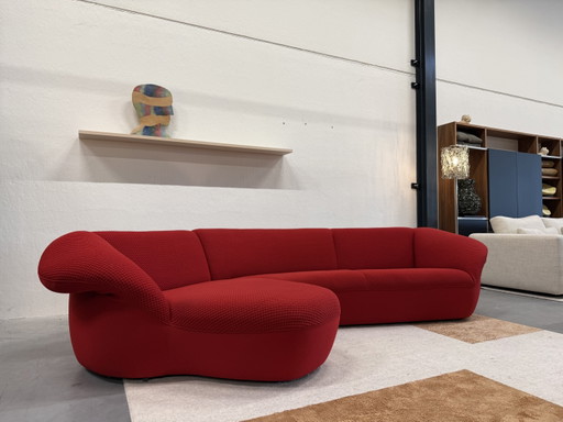 Sofá esquinero Leolux Gynko de tela roja, 320x160
