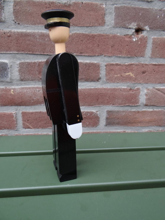 Kay Bojesen Wooden Policeman Figure H20cm, Danish Design Collectors Item – Decorative Objects (photo 4 of 8)