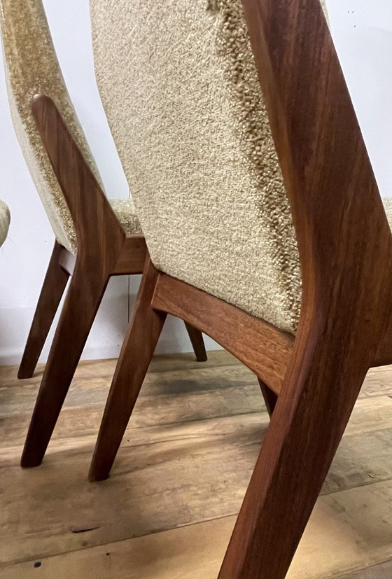 Image 1 of Juego de 4 sillas de comedor de diseño de mediados de siglo, madera maciza y tapizado original.
