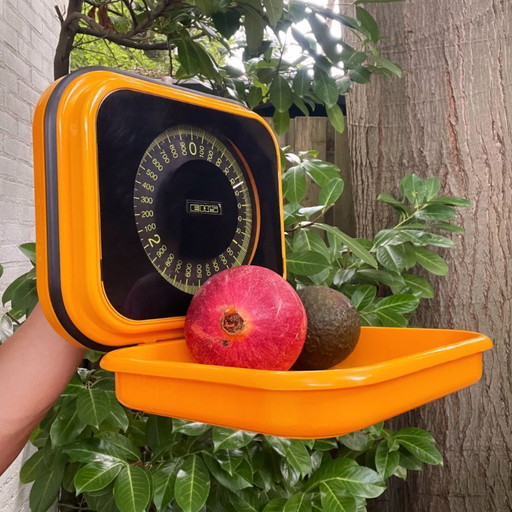 Vintage EKS orange Swedish kitchen scale for wall mounting – keukenaccessoires, Metal, Plastic