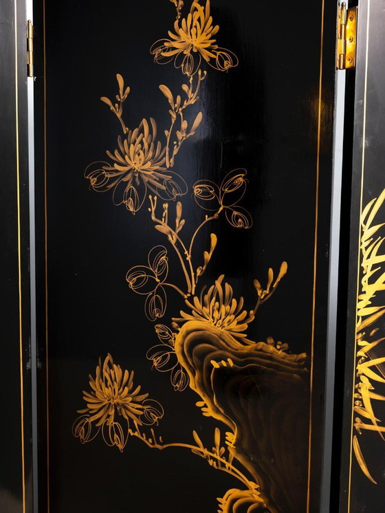 Image 1 of Paravento pieghevole cinese in lacca nera e madreperla, metà del XX secolo