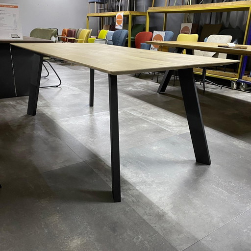 Table Talk – Bert Plantagie, eettafels (photo 2 of 5)