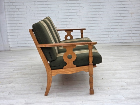 Image 1 of Deense driezitsbank uit de jaren 70, bekleed met groene meubelwol en gemaakt van massief eikenhout.