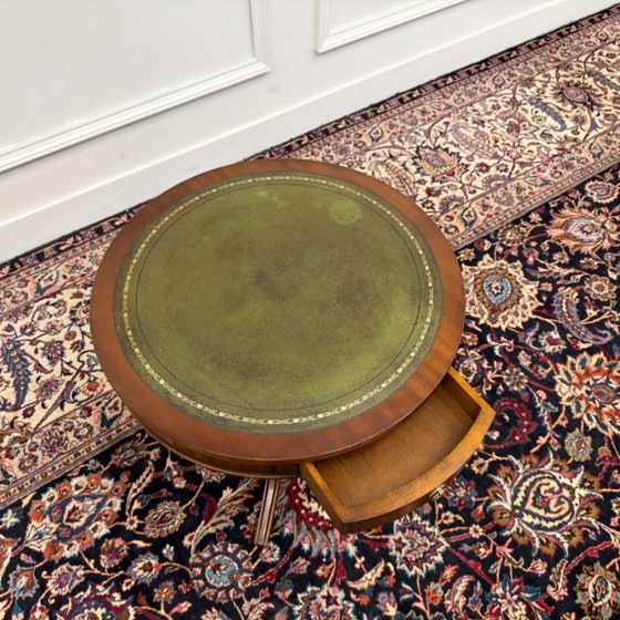 Tavolino Chesterfield inglese classico, tavolo a tamburo – Tavolini, Pelle, Metallo (photo 6 of 7)