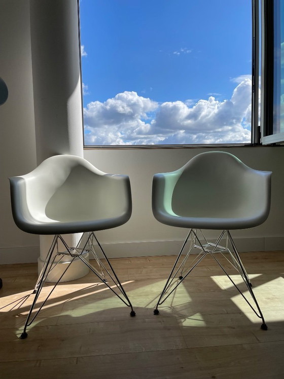 Image 1 of 2 poltrone in plastica Vitra Eames RE DAR