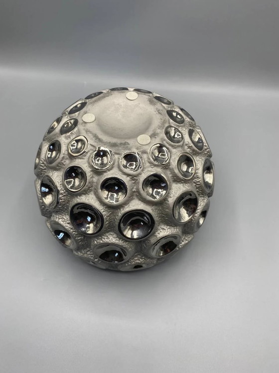 Silver Ceramic Cachepot with Raised Concave Dot Pattern, Contemporary Design – Decorative Objects, Hedendaags (photo 3 of 5)