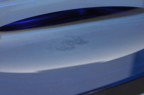 Seifenablage in Kobaltblau, 32 cm breit x 12 cm tief, Fontana Arte zugeschrieben, 1970 – Wanddekoration, Glass (photo 2 of 5)
