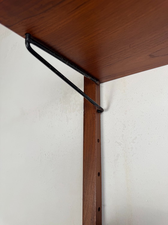 Image 1 of Deens teakhouten wandsysteem – minimalistisch modulair ontwerp