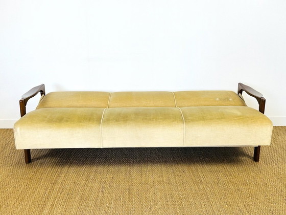 Image 1 of Schlafsofa und skandinavischer Samtsessel, 1960, 2er-Set