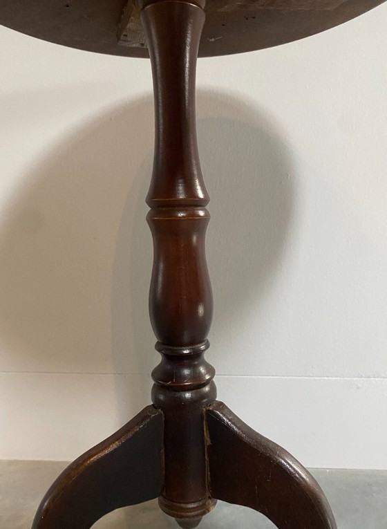 Image 1 of Mesa auxiliar clásica de madera, patas torneadas, ca. 1930-1970