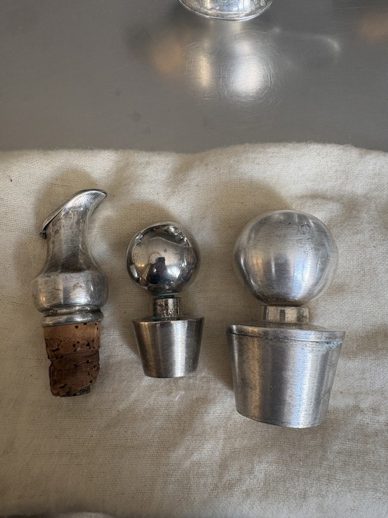 Set aus 3 antiken Flaschenverschlüssen aus Silber – Tischdekoration, Silver, Cork (photo 3 of 5)