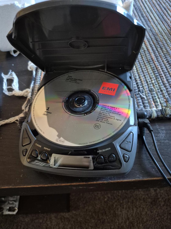 Reproductor de CD portátil Kenwood – Decoración, Plastic (photo 7 of 7)