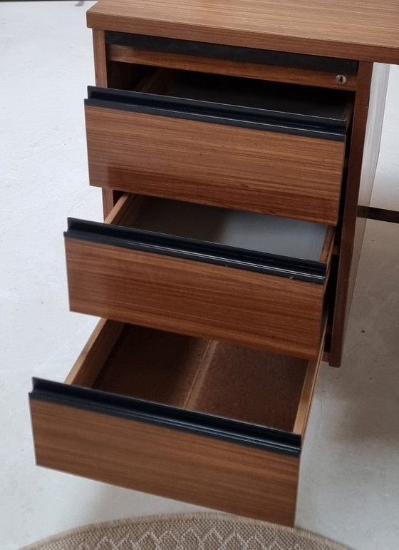 Image 1 of bureau des années 70