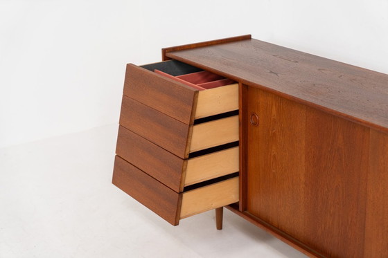 Image 1 of Aparador de teca de Nils Jonsson para Hugo Troeds (Suecia, años 50).