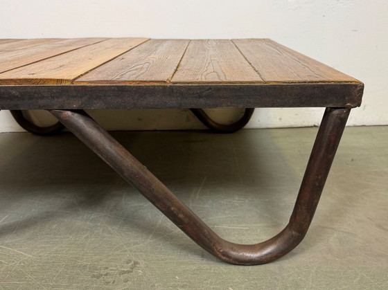 Image 1 of Tavolino da caffè industriale, anni '60