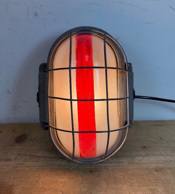 Image 1 of Grijze industriële gietijzeren wandlamp van Elektrosvit, jaren 60.