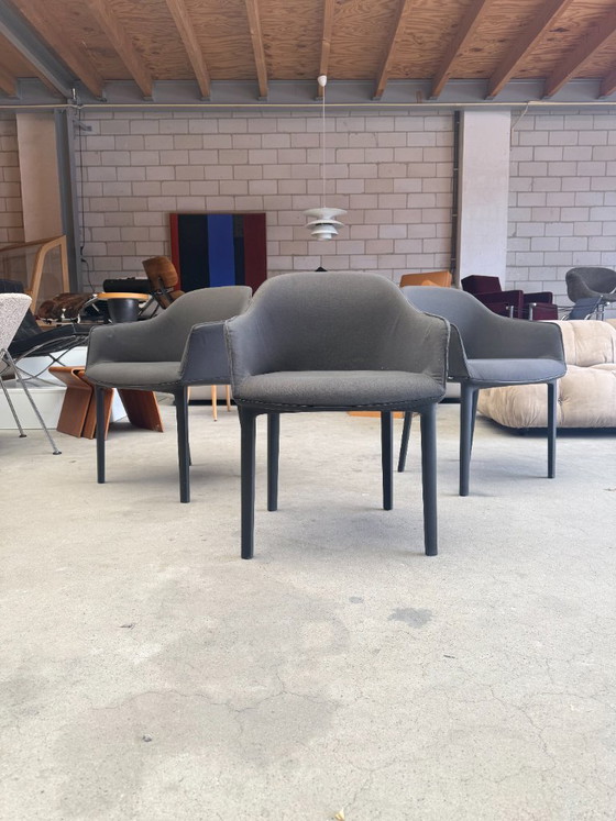 Silla Vitra Softshell color antracita (Stock: 8) – Sillas de comedor, Plastic, Textile (photo 5 of 12)