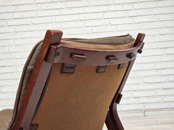 Image 1 of Fauteuil lounge norvégien des années 1970, revêtement en cuir marron.