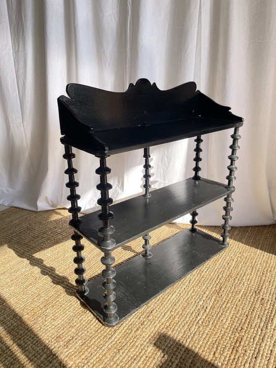 Image 1 of Vintage gedraaide houten volkskunst spoelhouder