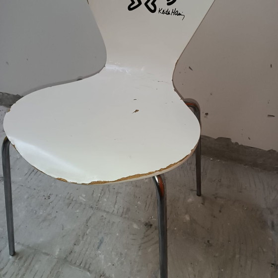 Image 1 of Página 1 de 18 Juego de 4 sillas Keith Haring de Arne Jacobsen para Fritz Hansen
