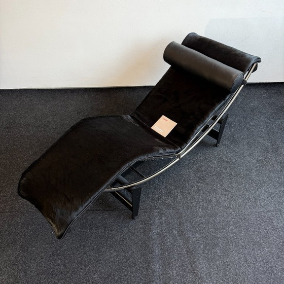 Image 1 of Cassina LC 4 - chaise longue - cuero de vaca negro - clásico - ¡Como nuevo!