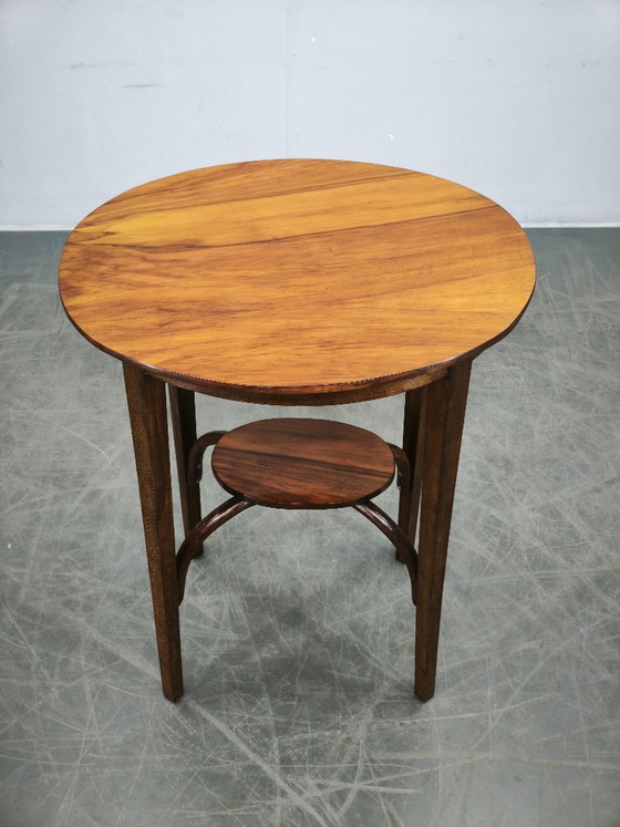 Image 1 of Thonet nr. 207 ovale tafel van gebogen hout, vervaardigd door Mazowia, Polen, jaren 1910.