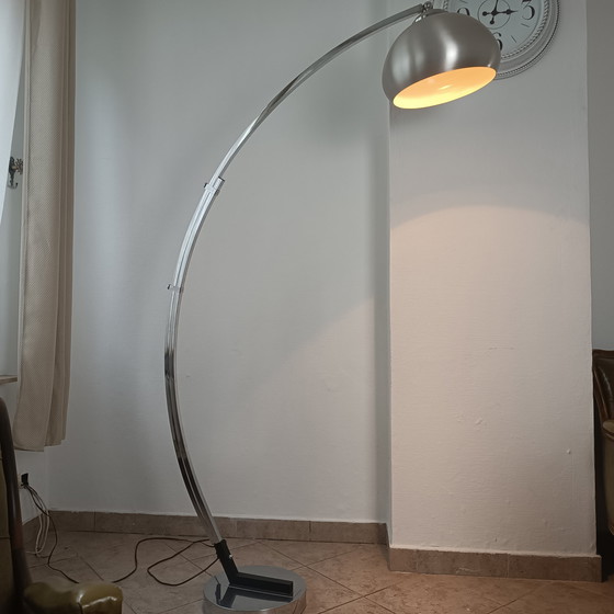 Image 1 of Lampadaire Arc Vintage Harvey Guzzini – Années 1970