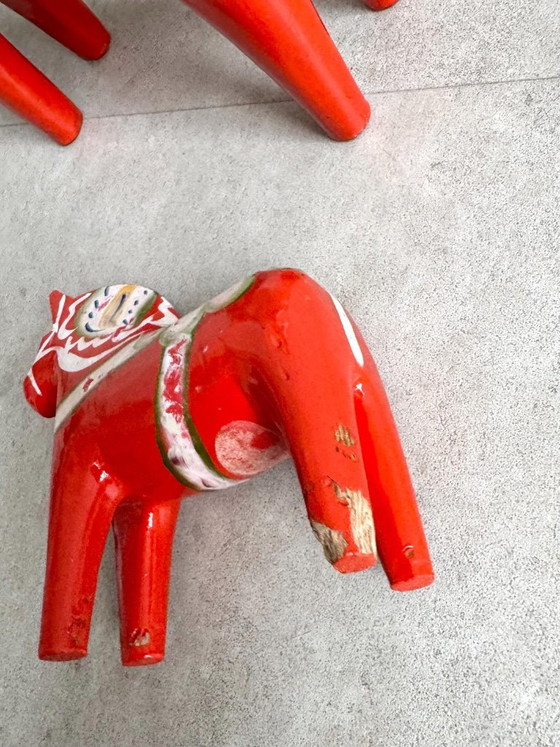 2x Vintage Swedish Red Wooden Dala Horses – Decorative Objects (photo 8 of 10)
