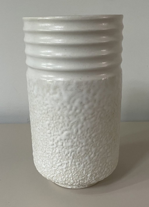Vase vintage en faïence blanche