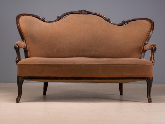 Divano vintage in legno intagliato con struttura decorativa e rivestimento marrone, 175 × 114 × 80 cm (photo 3 of 12)