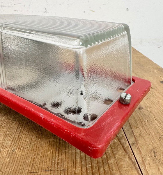 Image 1 of Applique industriale rossa in bachelite di Elektrosvit, anni '70