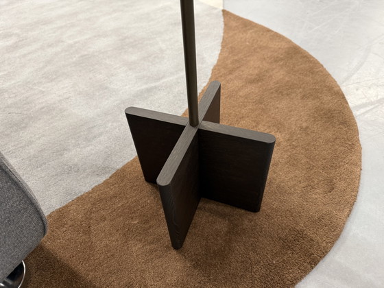 Image 1 of 2 tavolini Beek Cross in vetro bronzo e rovere affumicato